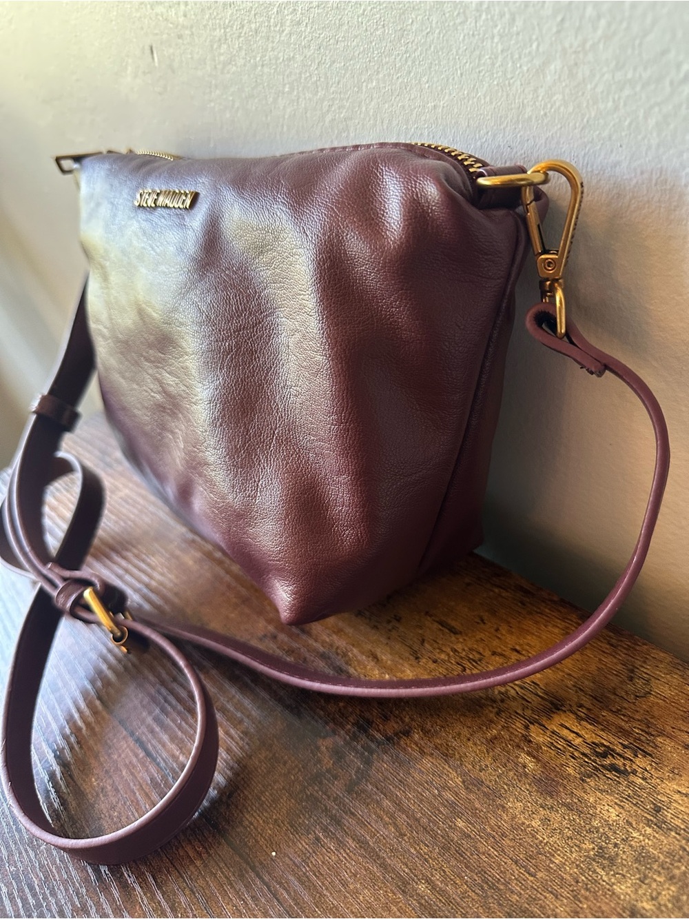 Steve Madden Burgundy Red Crossbody Bag Soft Faux Leather Suede-Like Int. NWOT - Picture 2 of 6